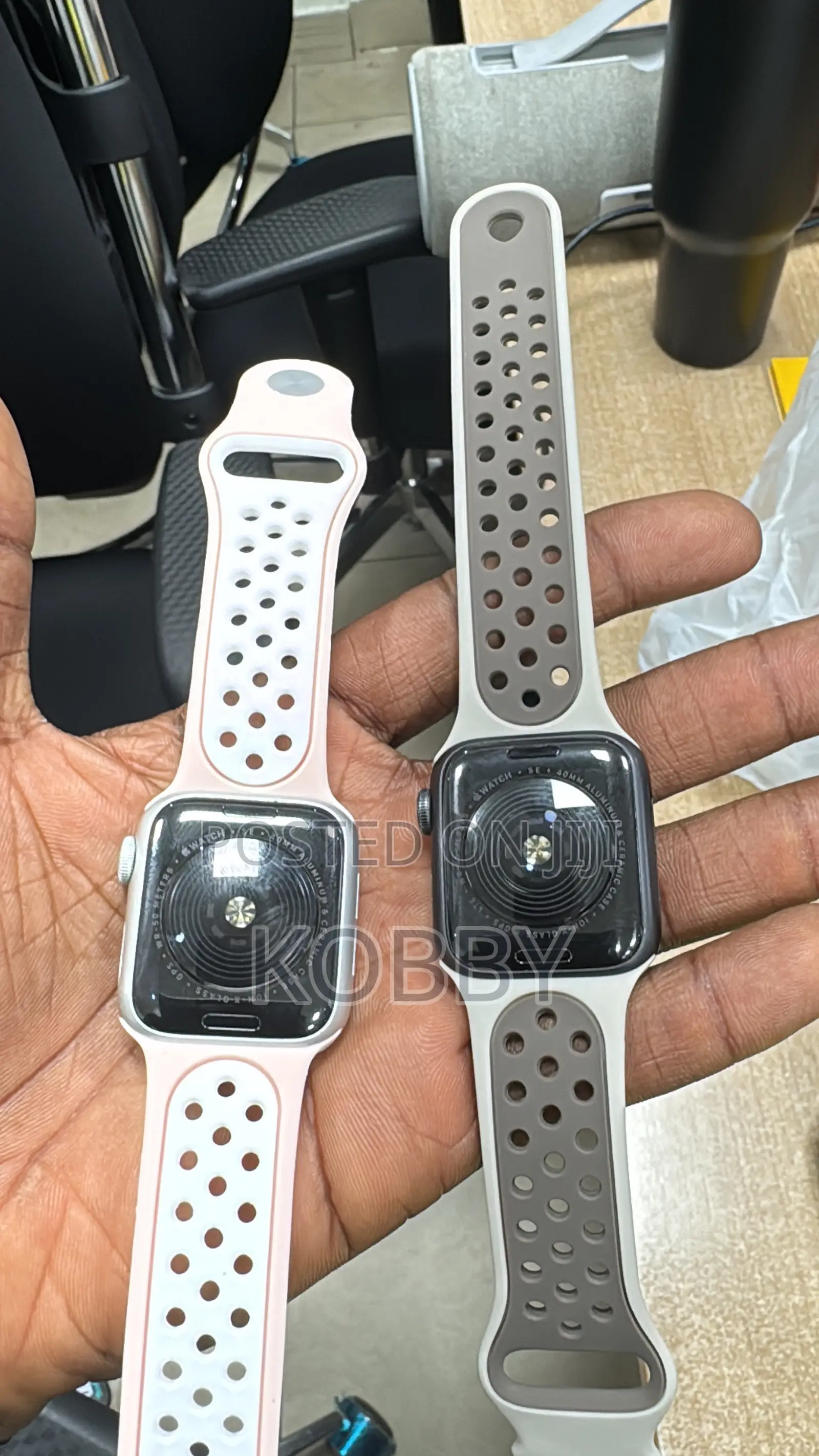 Apple Watch Series SE Special Edition WTH Charger Case and Extra Strap