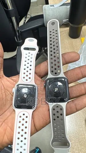 Apple Watch Series SE Special Edition WTH Charger Case and Extra Strap
