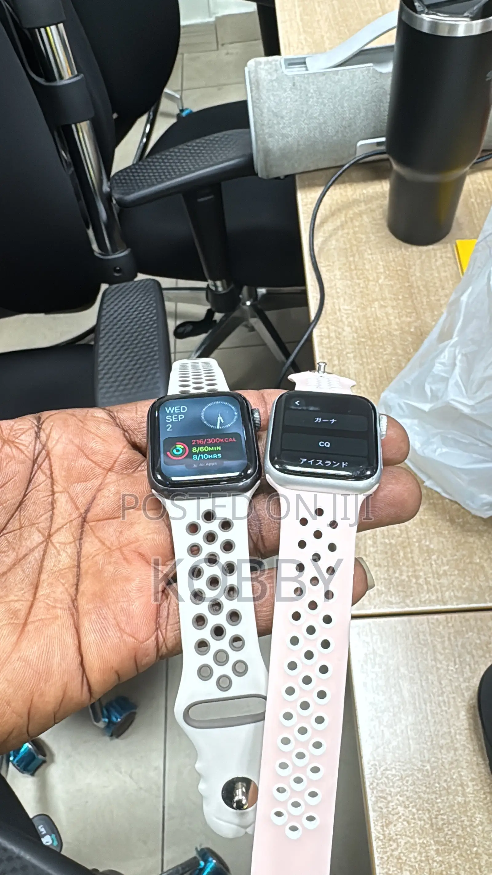 Apple Watch Series SE Special Edition WTH Charger Case and Extra Strap