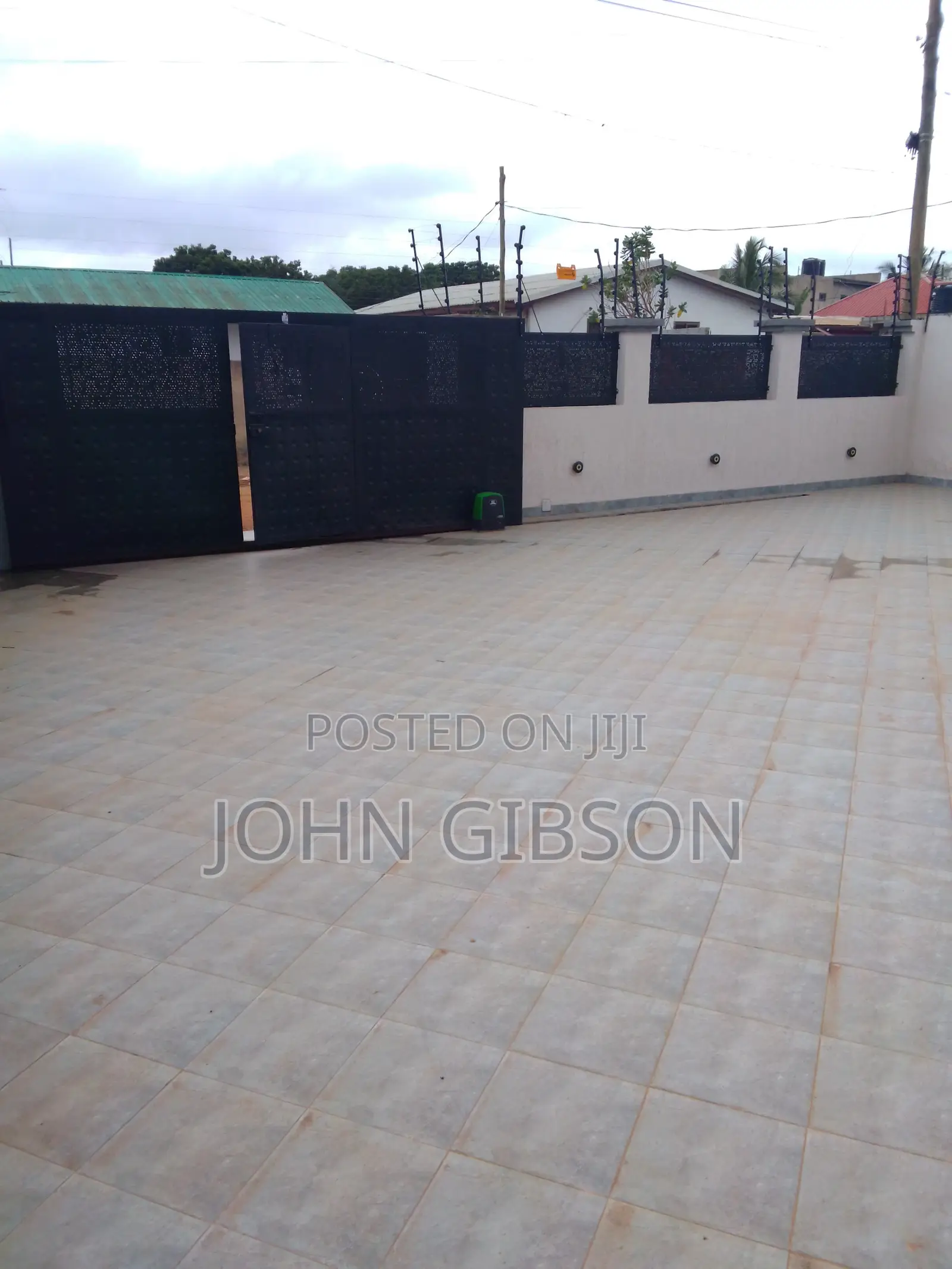 4bdrm Duplex in 4 Bedroom Duplex, Housing Down for sale
