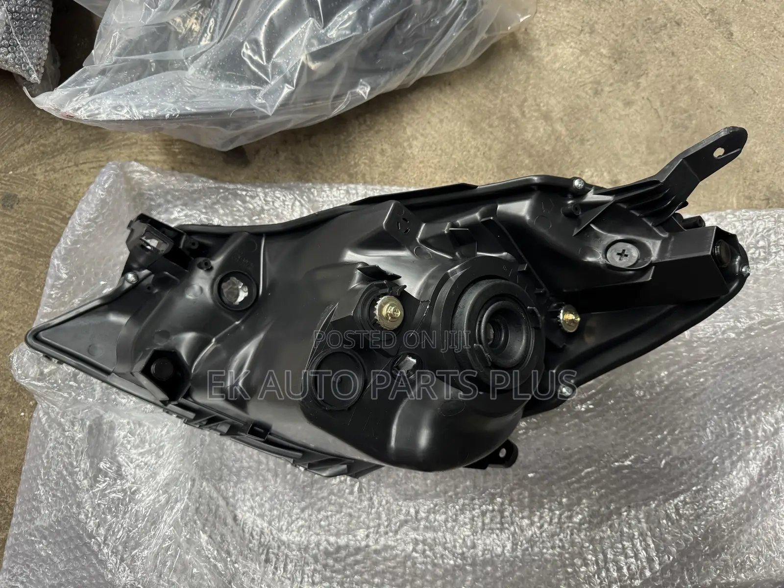 Toyota Vitz/Yaris Headlight 2011 2012 2013 2014