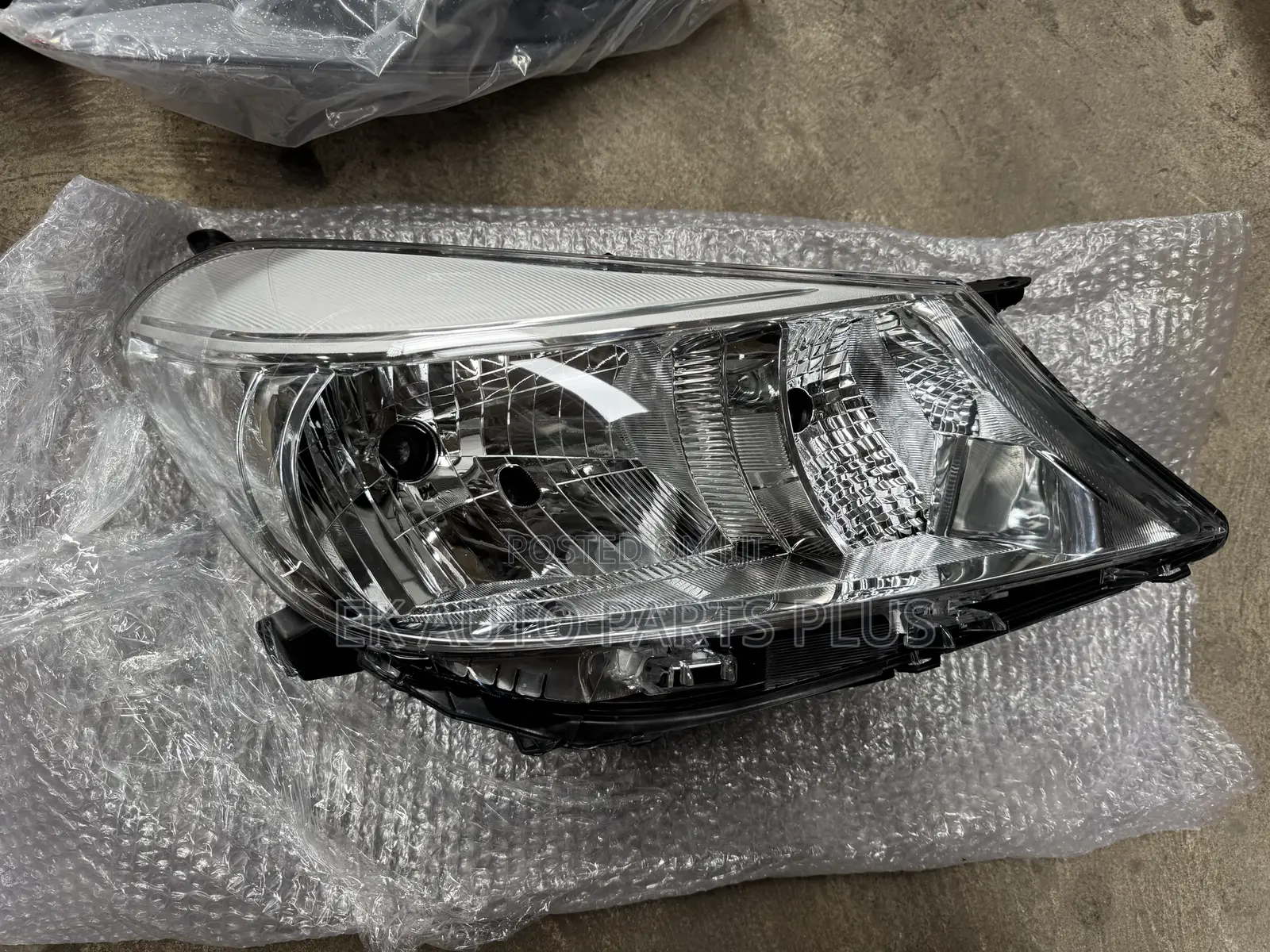 Toyota Vitz/Yaris Headlight 2011 2012 2013 2014
