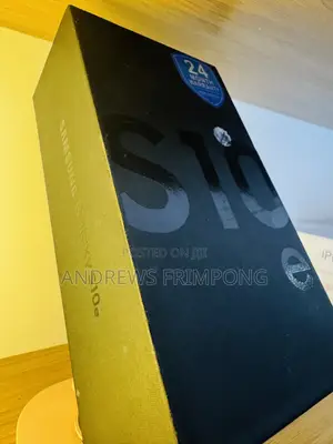 New Samsung Galaxy S10e 128 GB Black