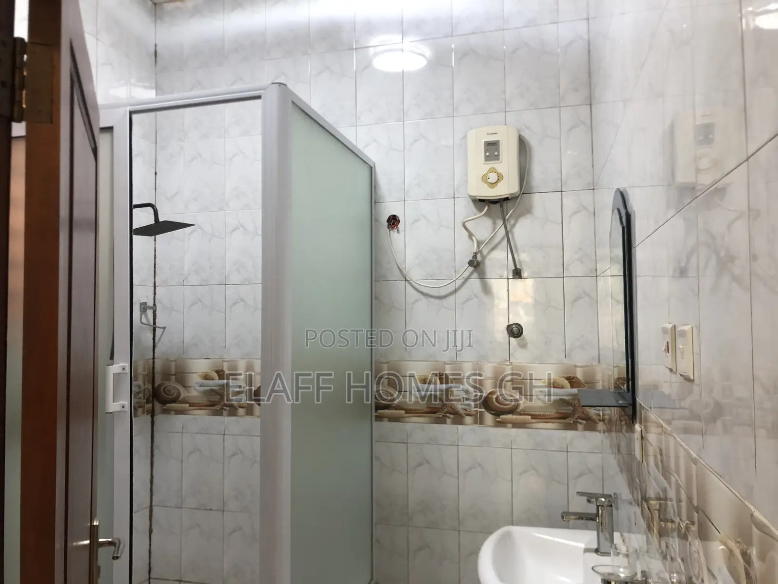 2bdrm Apartment in Elaffhomesgh, American House for rent