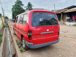 Toyota HiAce 2002 Red