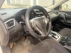 Nissan Rogue S 4dr SUV AWD (2.5L 4cyl CVT) 2014 White