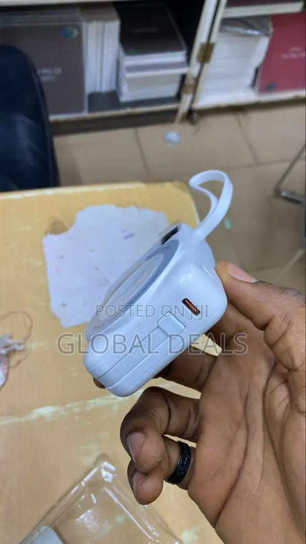 Camera Shaped Fast Charging Wireless Powerbank With External Cables