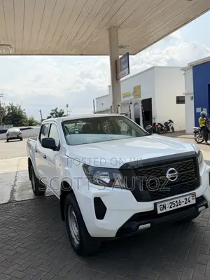 Nissan Navara 2023 White