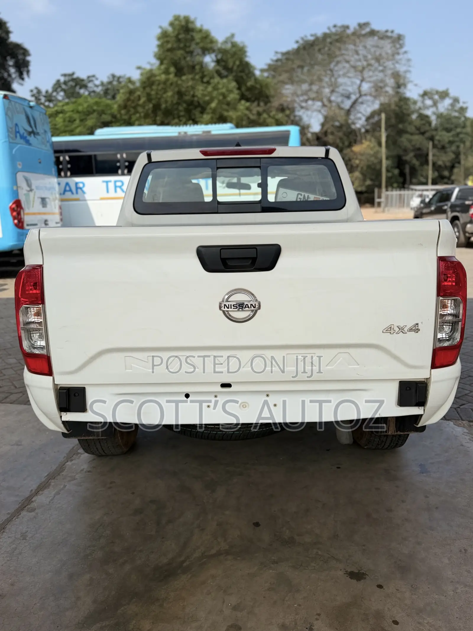 Nissan Navara 2023 White