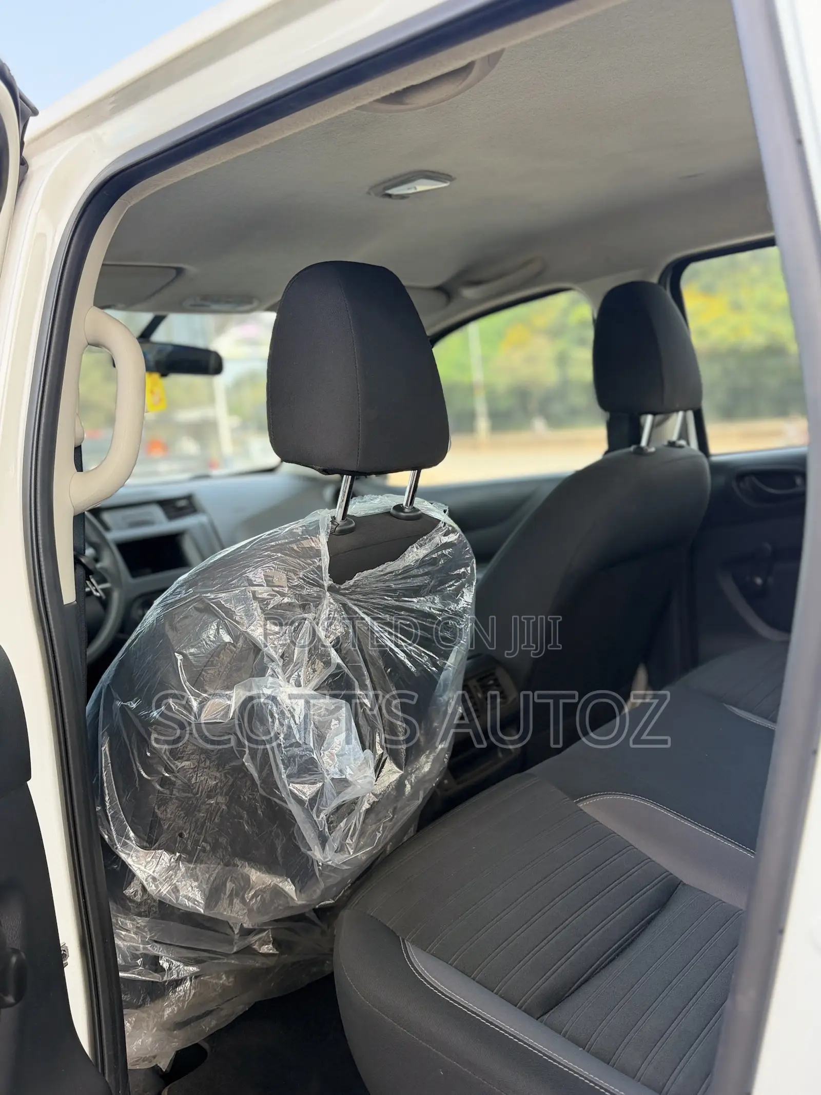 Nissan Navara 2023 White
