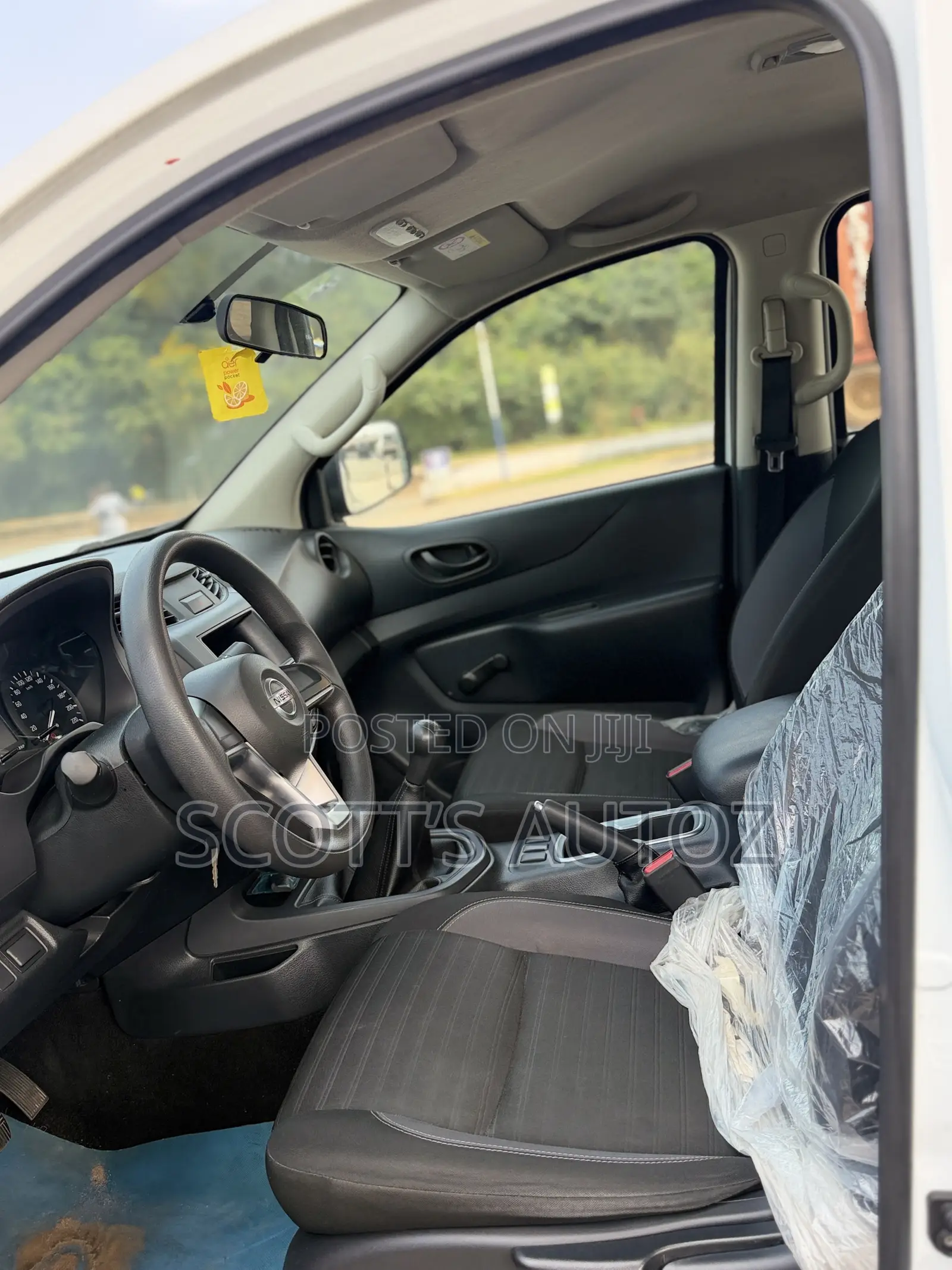 Nissan Navara 2023 White