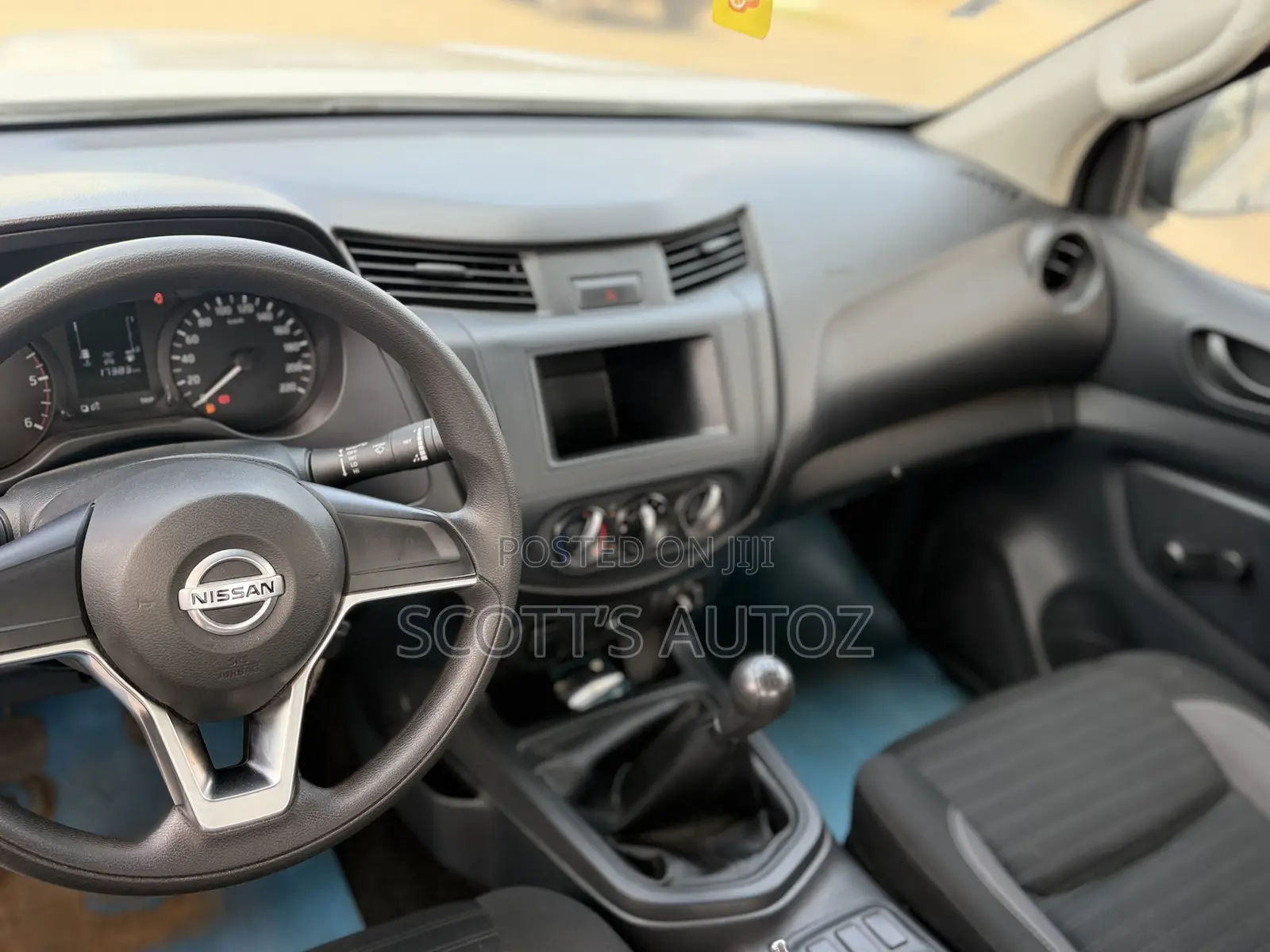 Nissan Navara 2023 White