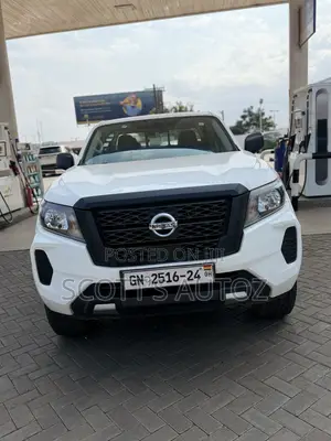 Nissan Navara 2023 White