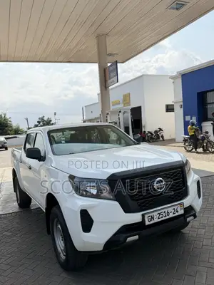 Nissan Navara 2023 White