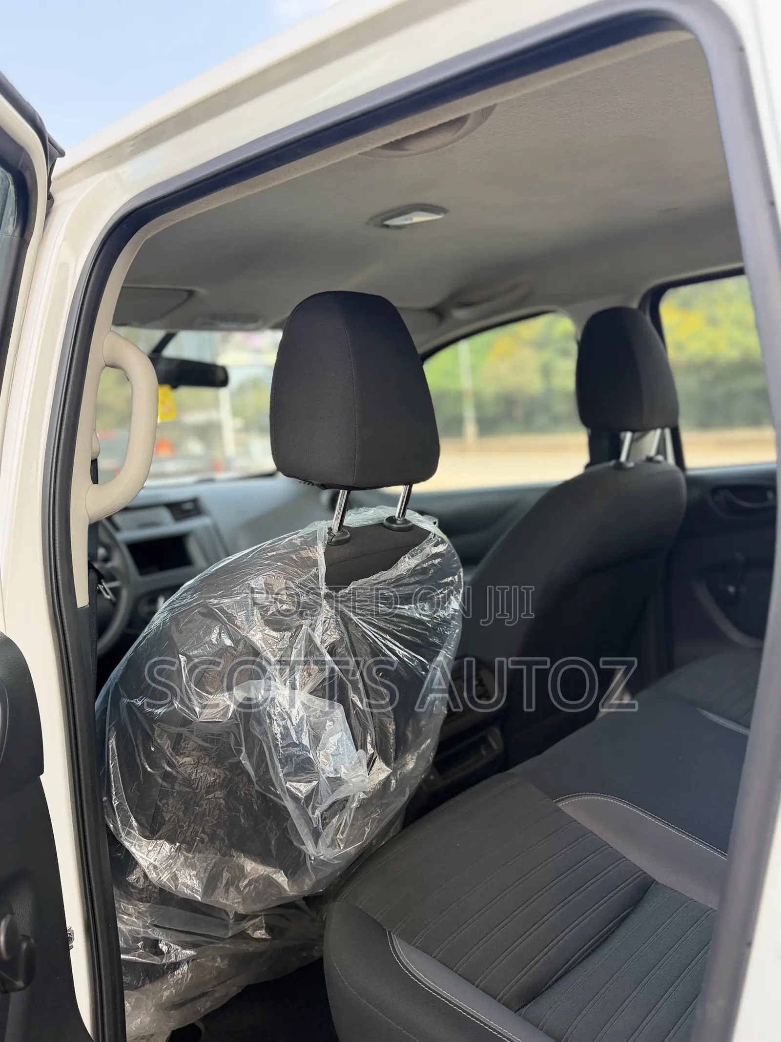 Nissan Navara 2023 White