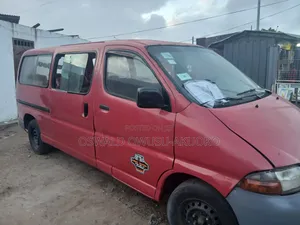 Toyota HiAce 2002 Red