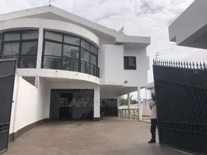 3bdrm Duplex in Elaffhomesgh, Coffee Shop Area for rent