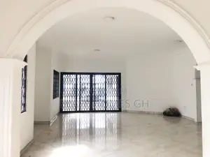3bdrm Duplex in Elaffhomesgh, Coffee Shop Area for rent
