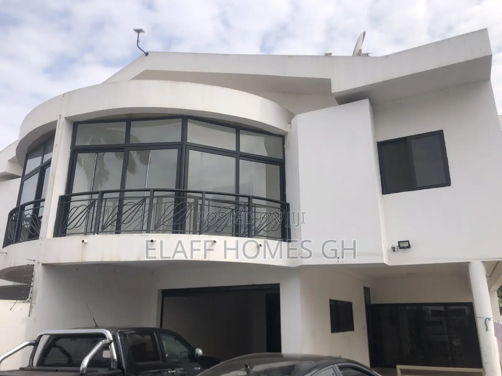 3bdrm Duplex in Elaffhomesgh, Coffee Shop Area for rent
