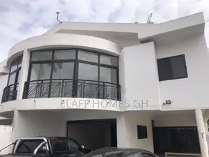 3bdrm Duplex in Elaffhomesgh, Coffee Shop Area for rent