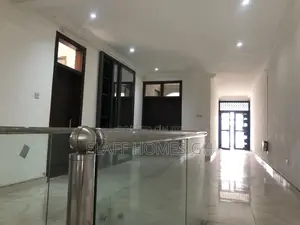 3bdrm Duplex in Elaffhomesgh, Coffee Shop Area for rent