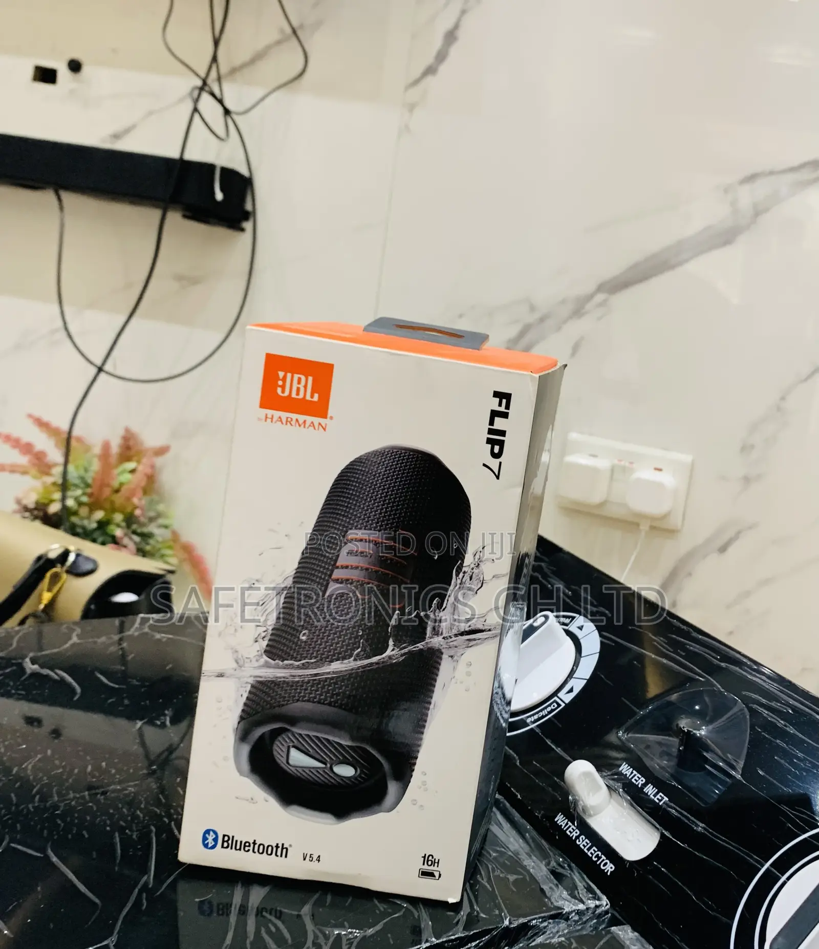 Newly in Stock JBL ___ Bluetooth Black Flip 7 Speaker