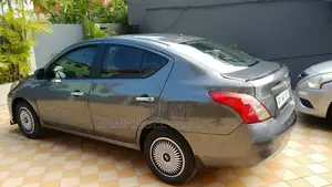 Nissan Versa 1.6 S Sedan 2012 Gray