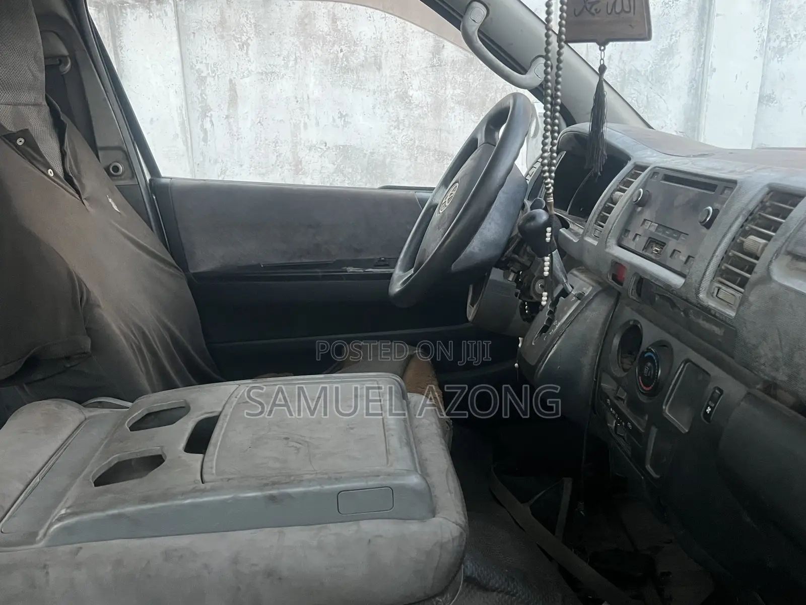 Toyota HiAce 2015 Silver
