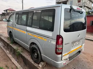 Toyota HiAce 2015 Silver