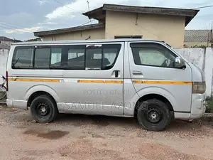 Toyota HiAce 2015 Silver