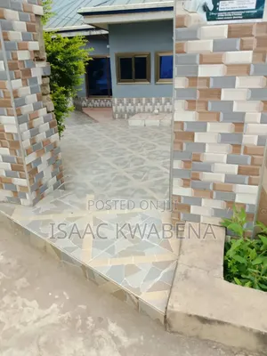 3bdrm Apartment in Kwabre for rent