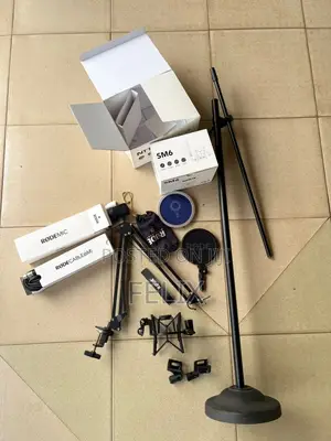 RODE NT1 Condenser Mic With Accessories