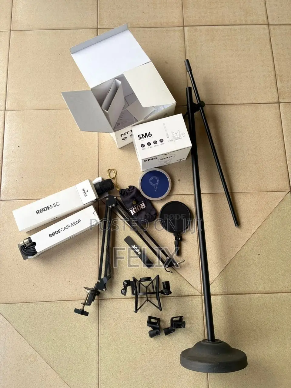 RODE NT1 Condenser Mic With Accessories