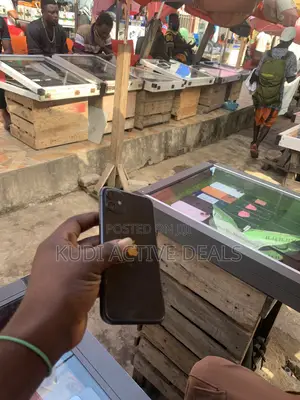 Apple iPhone 11 64 GB Black