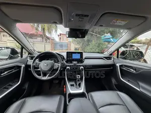 Toyota RAV4 XLE Premium 2021 Gray