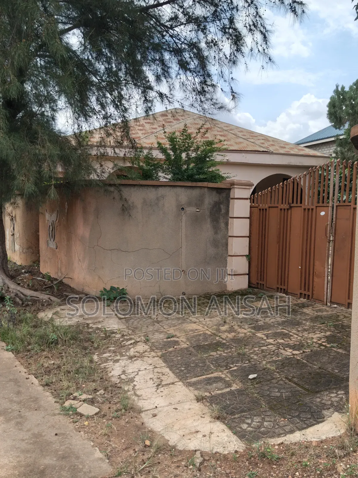 6bdrm House in Free Will Agency, Kumasi Metropolitan for sale
