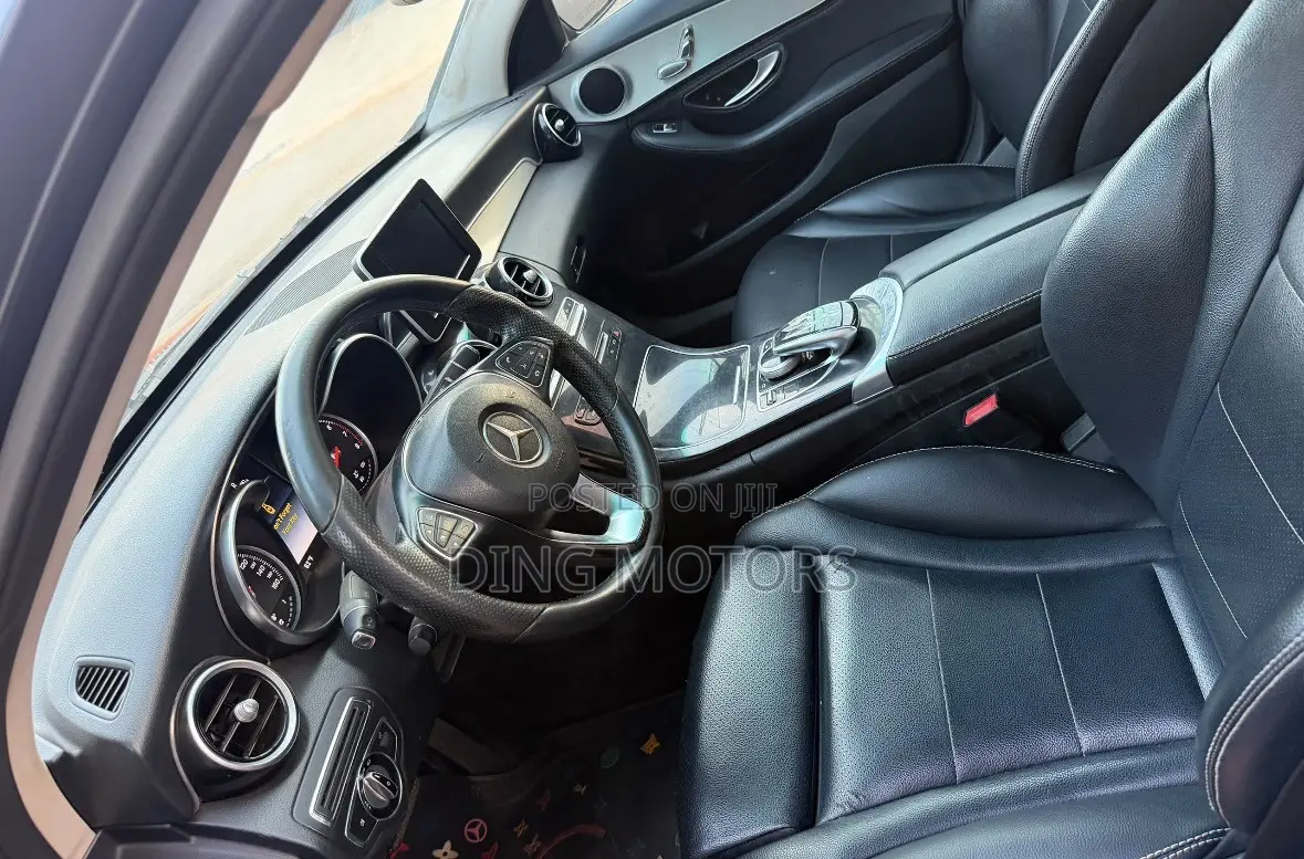 Mercedes-Benz C300 2016 Black