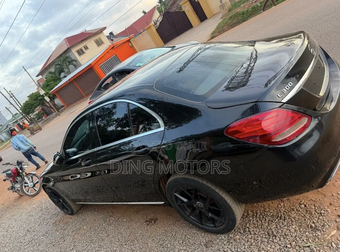 Mercedes-Benz C300 2016 Black