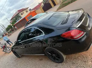 Mercedes-Benz C300 2016 Black