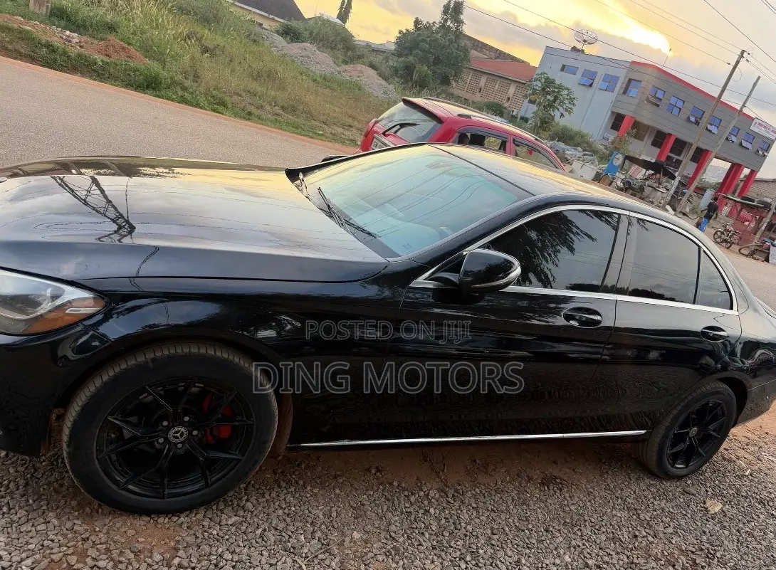 Mercedes-Benz C300 2016 Black