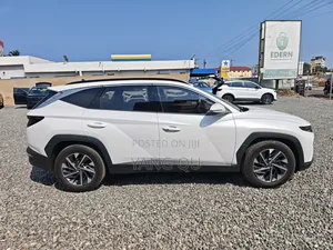 Hyundai Tucson 2023 White