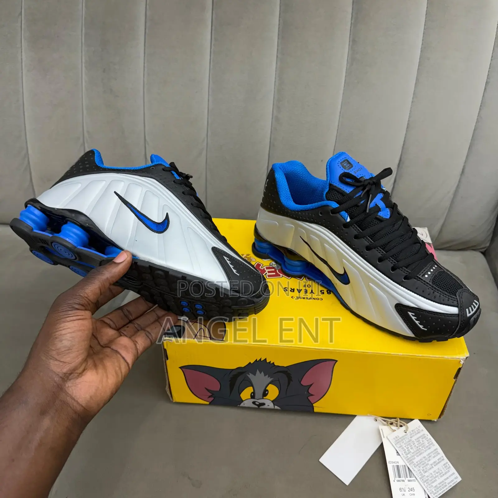 Nike Shox R4 Racer Silver Blue Sneakers (Location: Adum Kumasi)