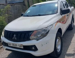 Mitsubishi L200 2015 White
