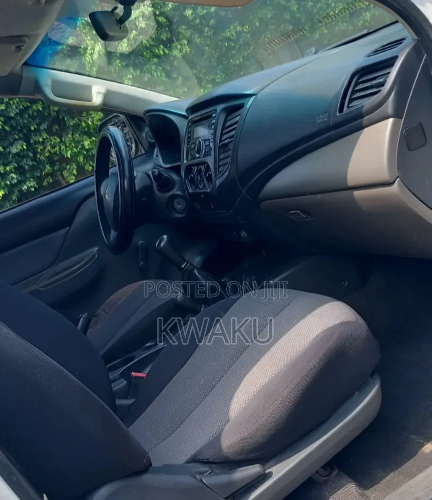 Mitsubishi L200 2015 White