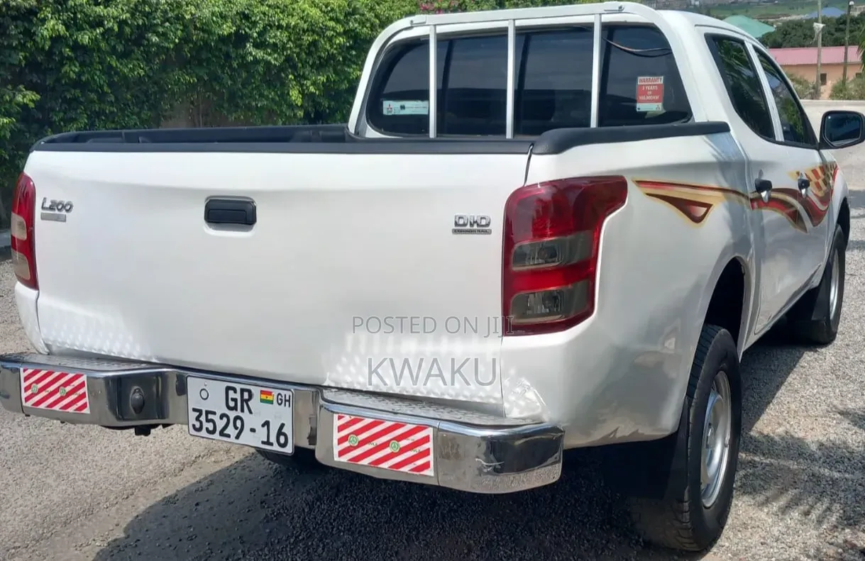 Mitsubishi L200 2015 White