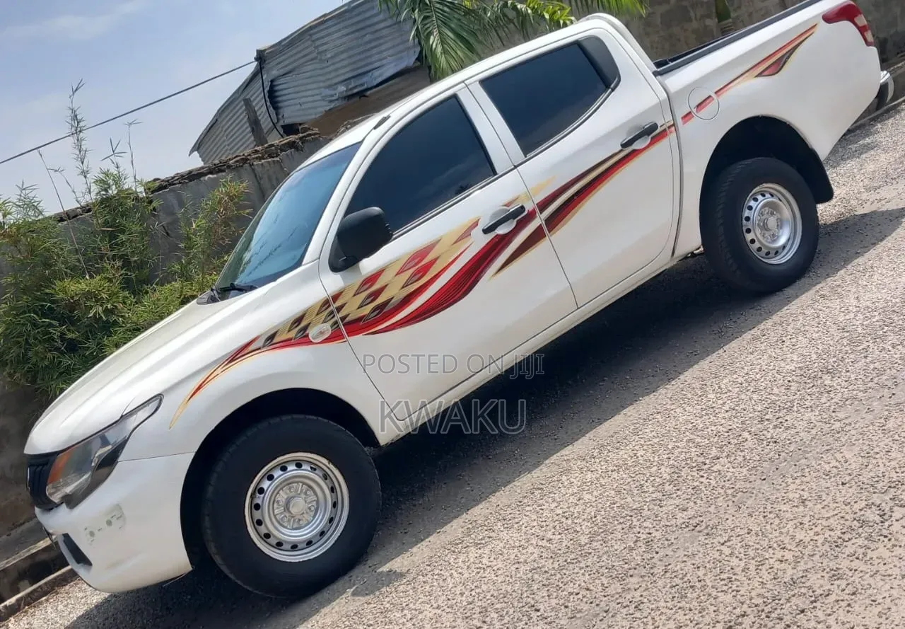 Mitsubishi L200 2015 White