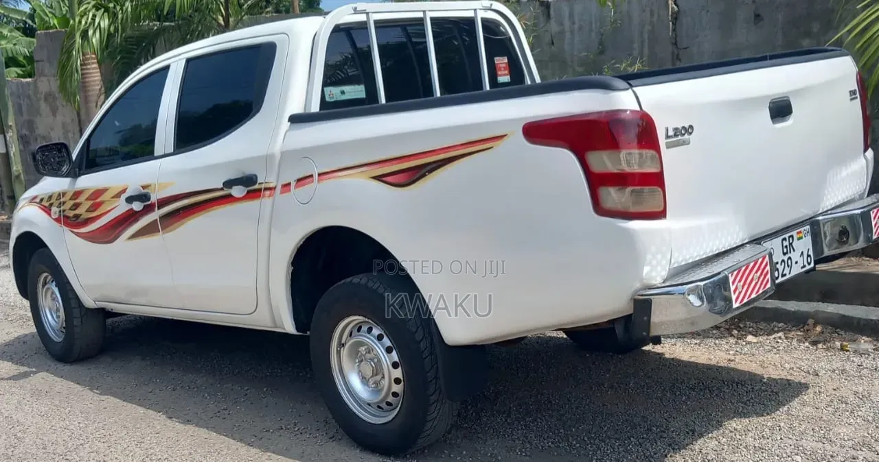 Mitsubishi L200 2015 White