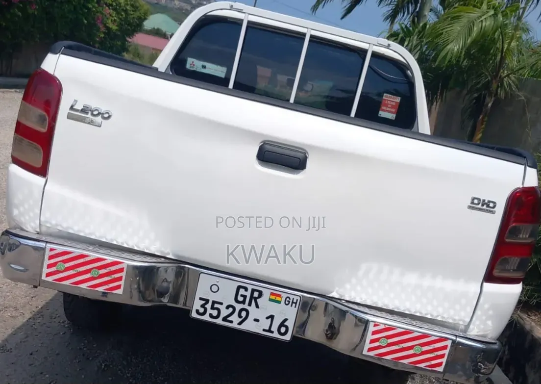 Mitsubishi L200 2015 White
