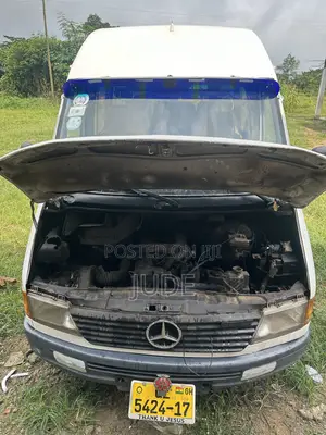 Mercedes-Benz Sprinter 2002 White
