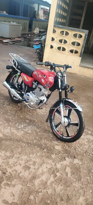 New Royal RY125 2026 Red